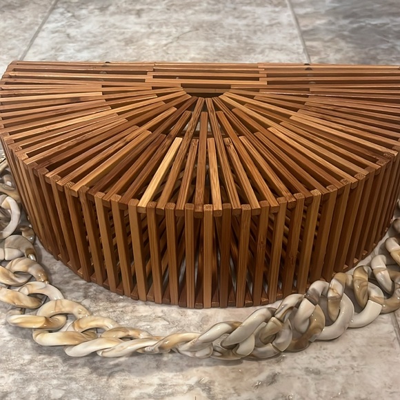 Cult Gaia ark bamboo bag with acrylic strap - Picture 4 of 6